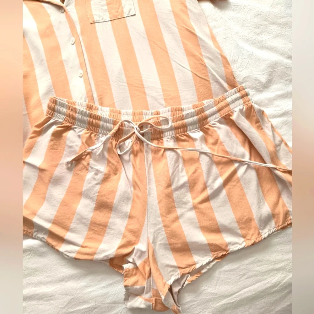 Peach and White Striped Short Pajama Set Size Medium - Picture 5 of 17